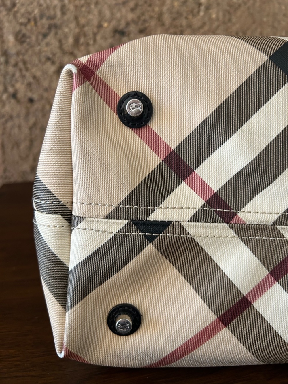 Burberry Classic Nova Check Large Tote Bag | Black Trim - Picture 9 of 16